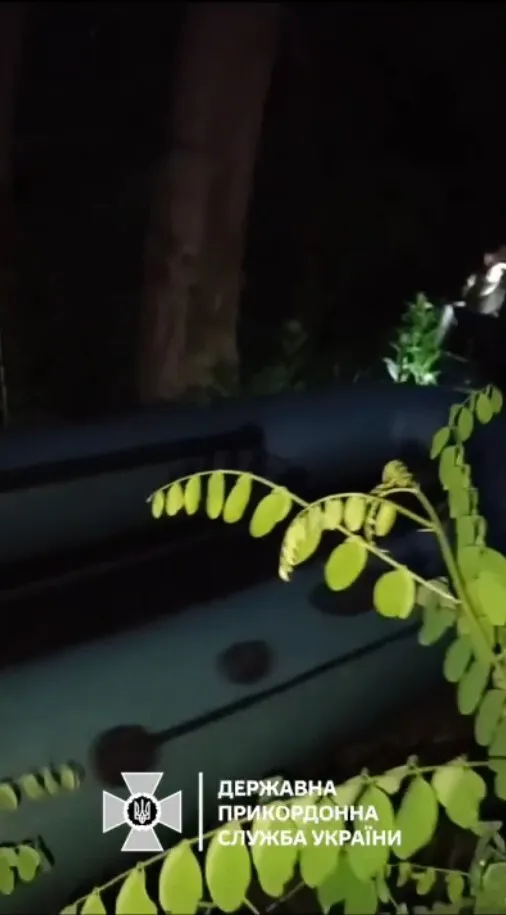 Seven trespassers broke through the barrier to cross the Tisza and paid the price. Video