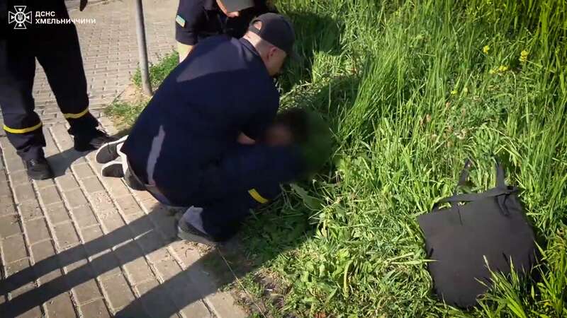 Услышал крики: в Хмельницкой области мужчина спас двух подростков, тонувших в водоеме. Видео dqxikeidqxidqrant