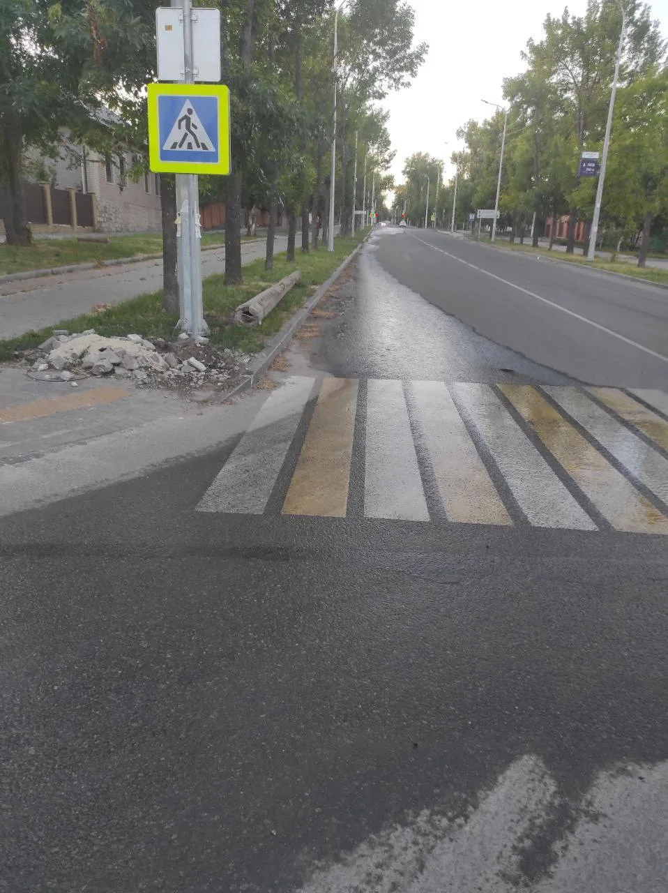 Центр Мариуполя заливает канализационными отходами, оккупанты запретили купание в море. Фото и видео