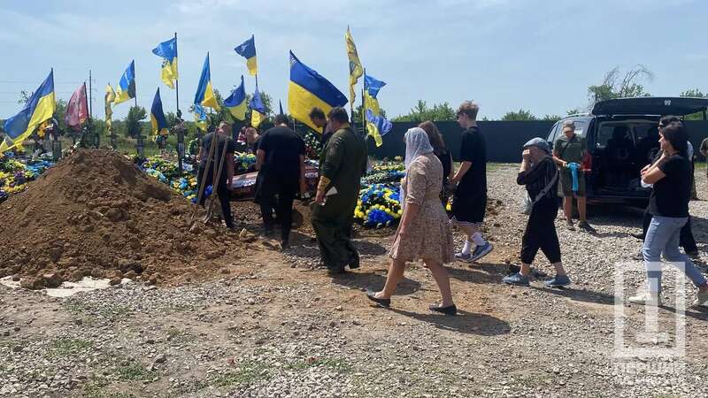Лікарі добу боролися за його життя: у Кривому Розі попрощалися з захисником, який помер від отриманих на фронті поранень