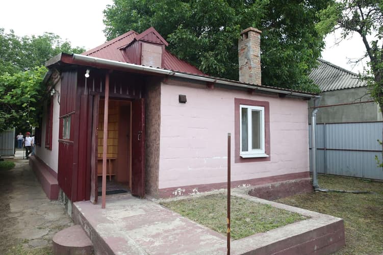 Monobank купив будинок 98-річній Лідії Степанівні dqxikeidqxidqrant