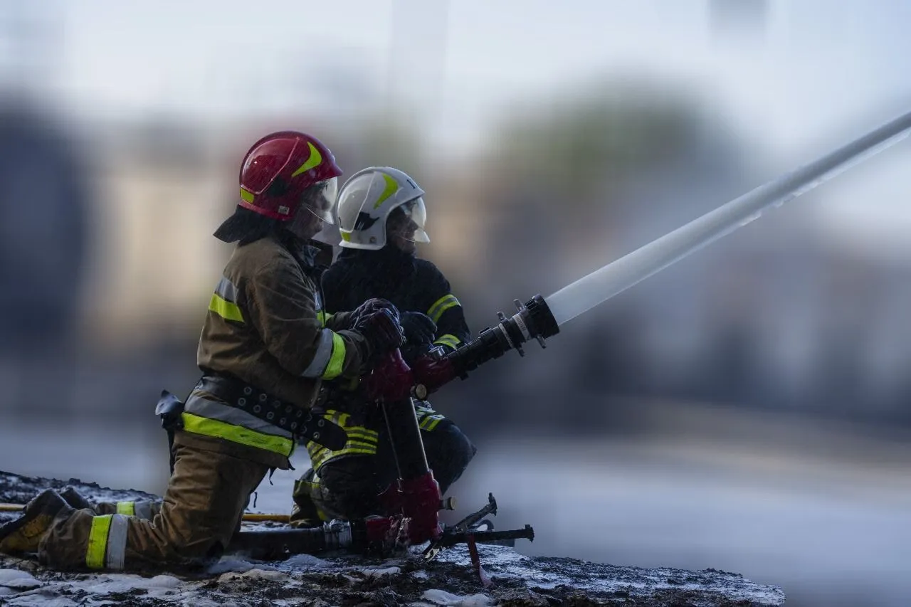 На Хмельниччині внаслідок ворожої атаки виникла пожежа на інфраструктурному об’єкті