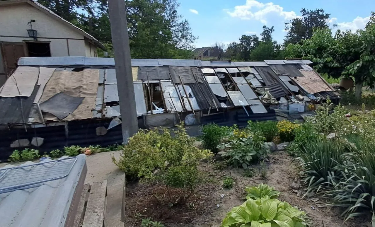 Окупанти вдарили по Нікополю і району: є руйнування і жертва. Фото