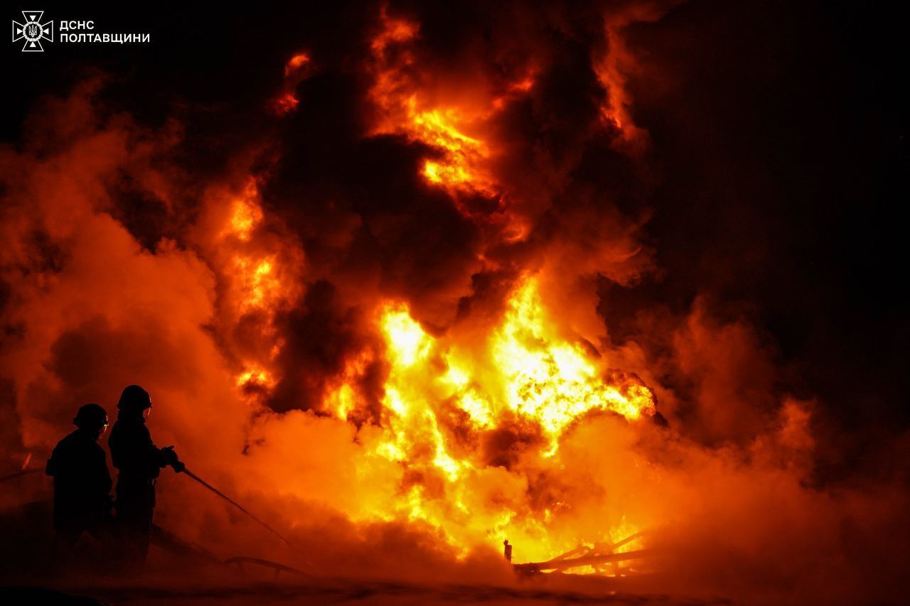 Зеленский поблагодарил спасателей, борющихся за жизнь каждого украинца: щемящие фото