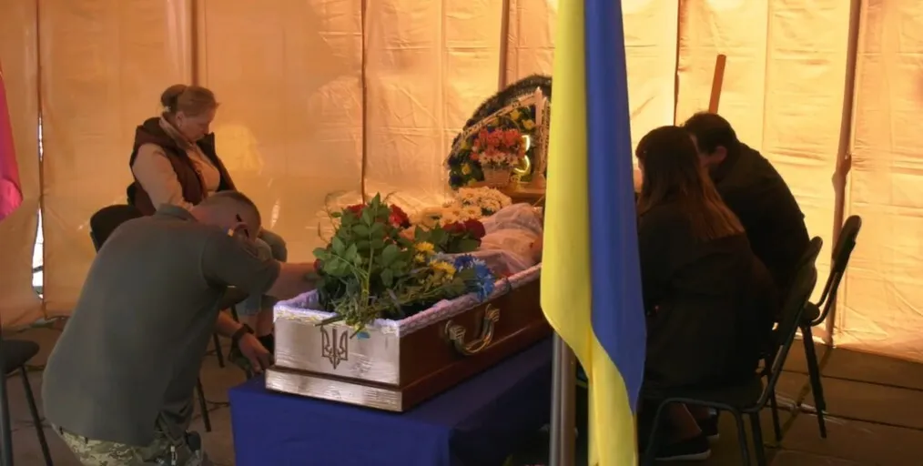 Йому назавжди буде 32: на Хмельниччині попрощалися з капітаном, який загинув на Донеччині. Фото і відео