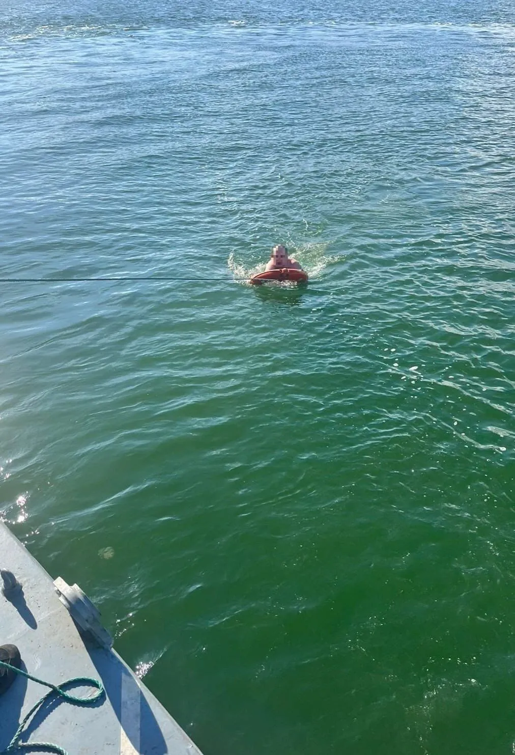 Украинские морпехи спасли мужчину, которого унесло в открытое море. Фото dqxikeidqxidqeant