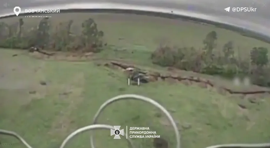 Border guards destroyed two digging machines of the occupiers in the Volchansky direction. Video dqxikeidqxidqeant