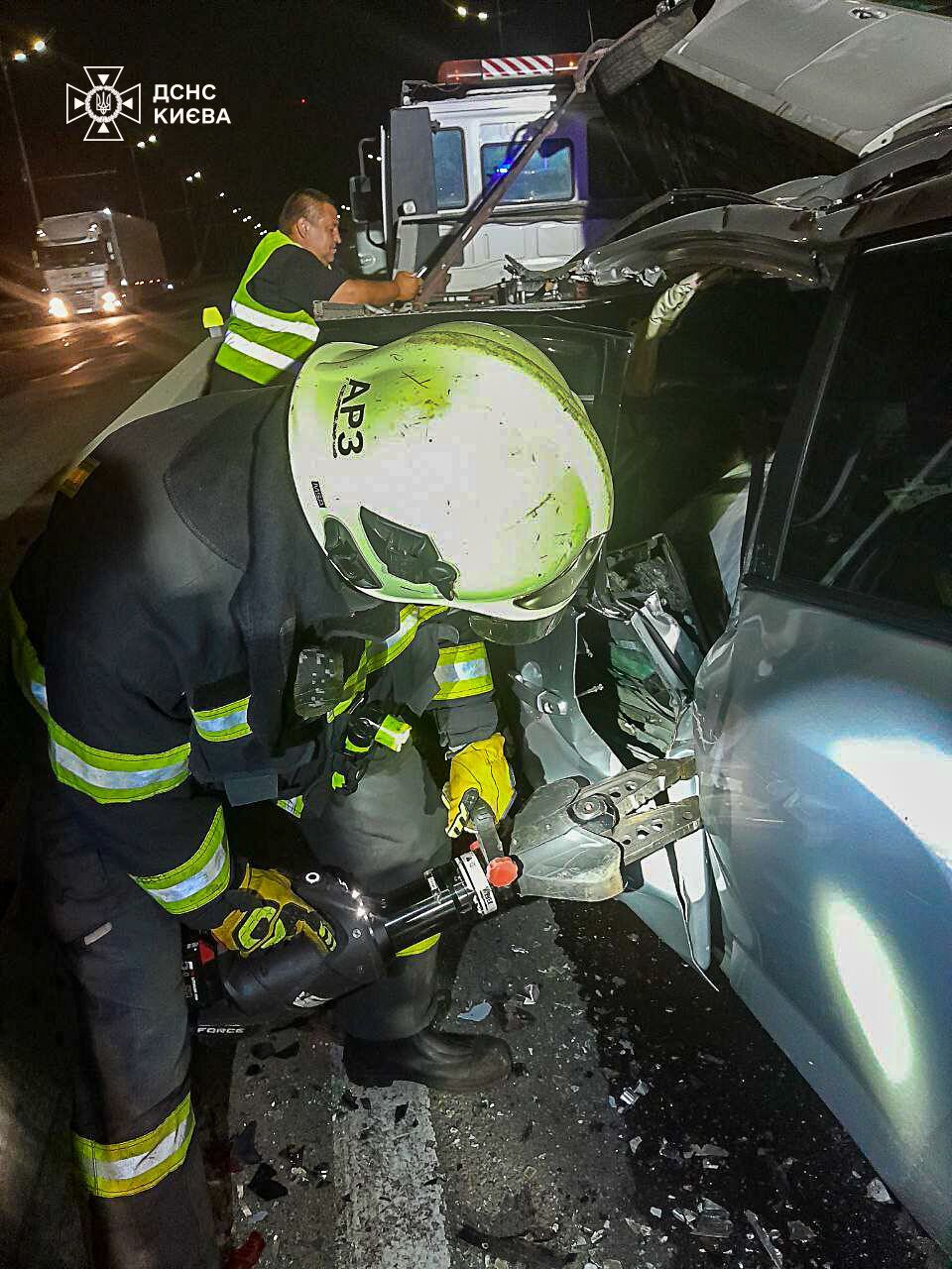 У Києві вночі на Північному мосту сталась смертельна ДТП. Подробиці і фото