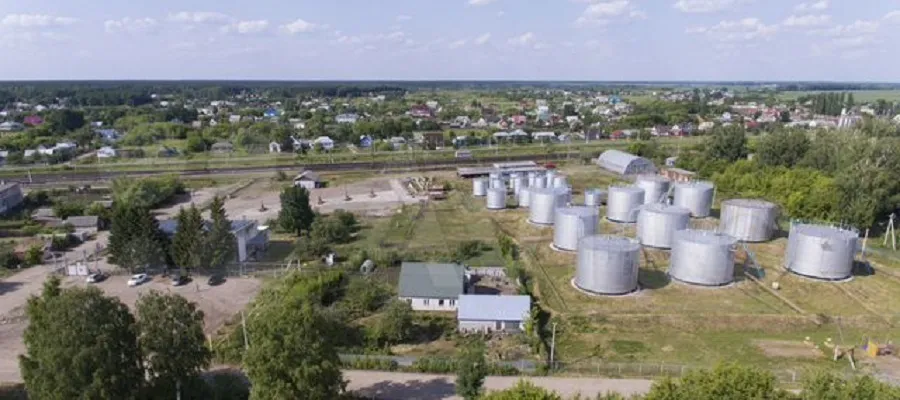 Піднявся чорний дим: з’явилося супутникове фото наслідків атаки на нафтобазу в Тамбовській області