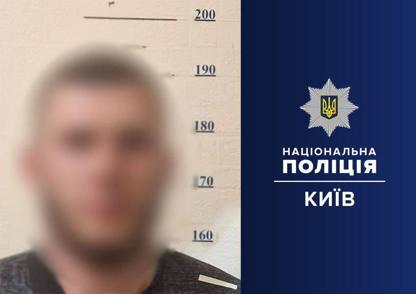 В центре Киева пьяный парень пытался устроить драку с посетителями кафе: хулигана успокоила полиция. Видео dqxikeidqxidqeant