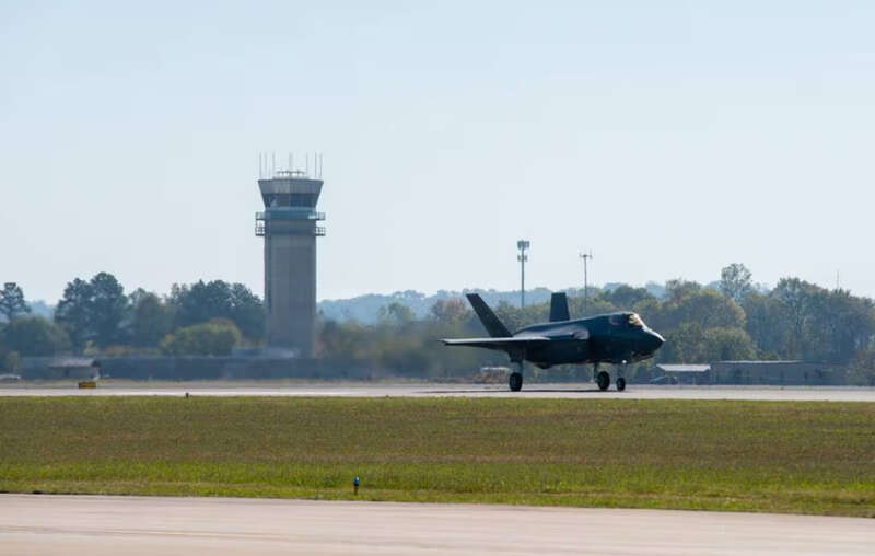 F-35A Lightning II приземляется на авиабазе Эббинг dqxikeidqxidqrant