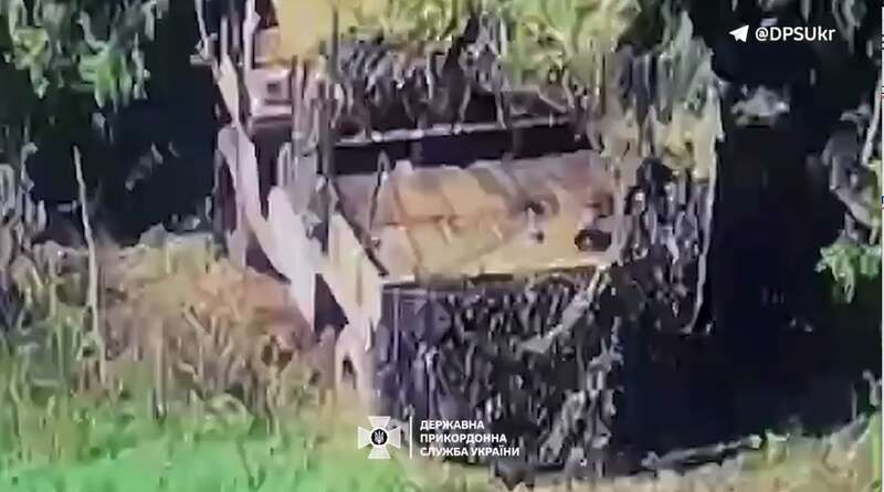 У ДПСУ показали, як нищать техніку та озброєння ворога на Сумському напрямку. Відео
