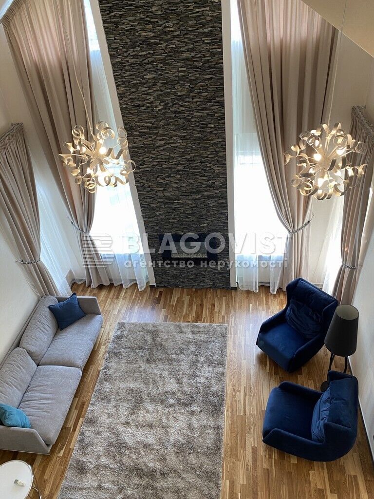 Общая площадь дома – 398 кв.