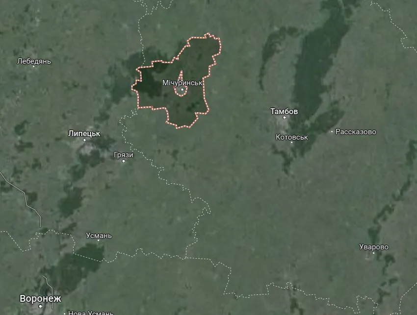 Дрон атаковал нефтебазу в Тамбовской области РФ: возник пожар, есть поражение. Видео