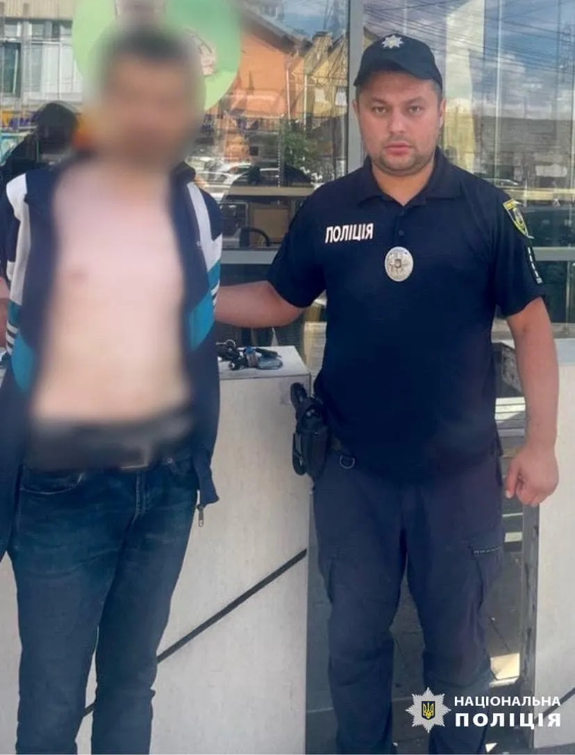 Нанес более 20 ударов ножом: под Киевом задержали подозреваемого в убийстве женщины