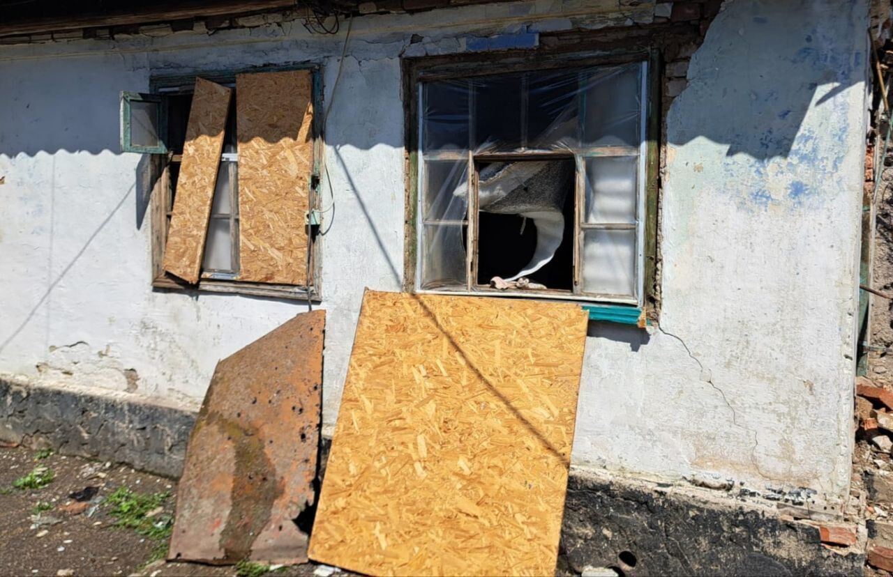 Росіяни понад 10 разів обстріляли Нікопольщину: вигоріло 2,5 га пшениці, є руйнування. Фото