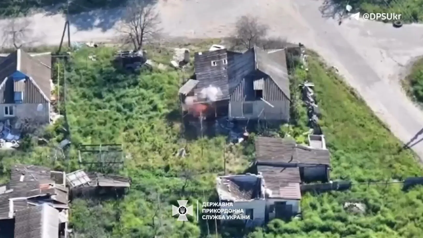 Били FPV-дронами: прикордонники  завдали удару по позиції противника на півдні та знищили систему звʼязку. Відео