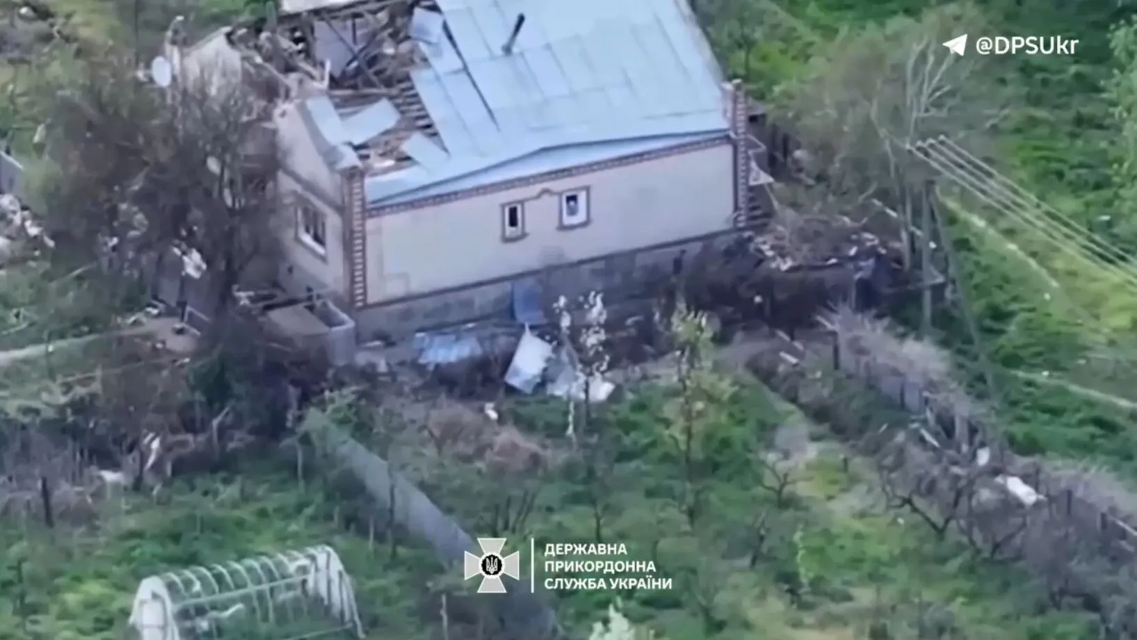 Били FPV-дронами: прикордонники  завдали удару по позиції противника на півдні та знищили систему звʼязку. Відео