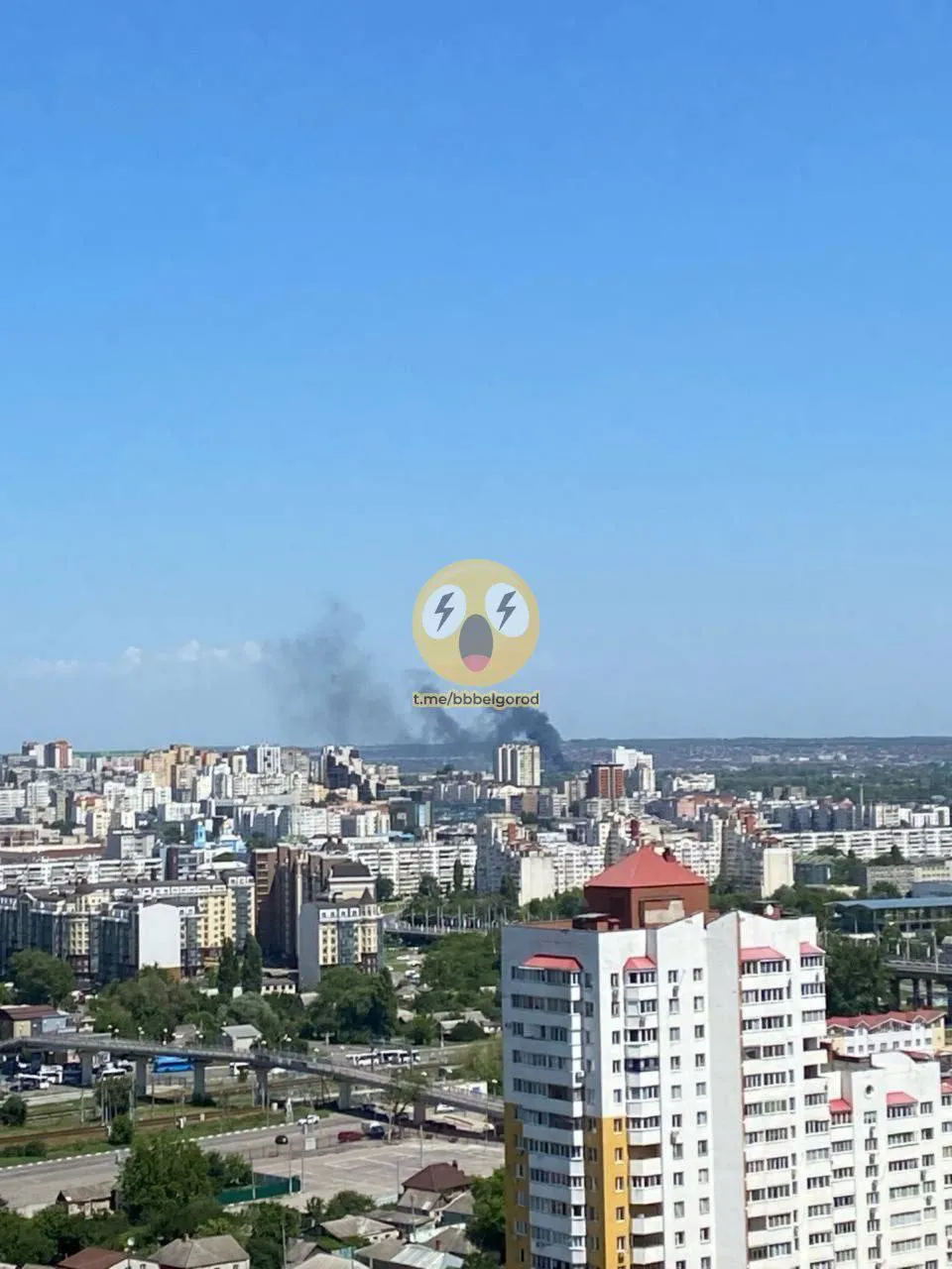 У Бєлгороді прогриміли вибухи, спалахнула пожежа: скаржаться на ракетну атаку. Фото і відео