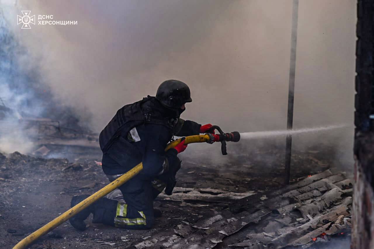 The Russians shelled a residential area of Kherson: five residential buildings caught fire. Photo
