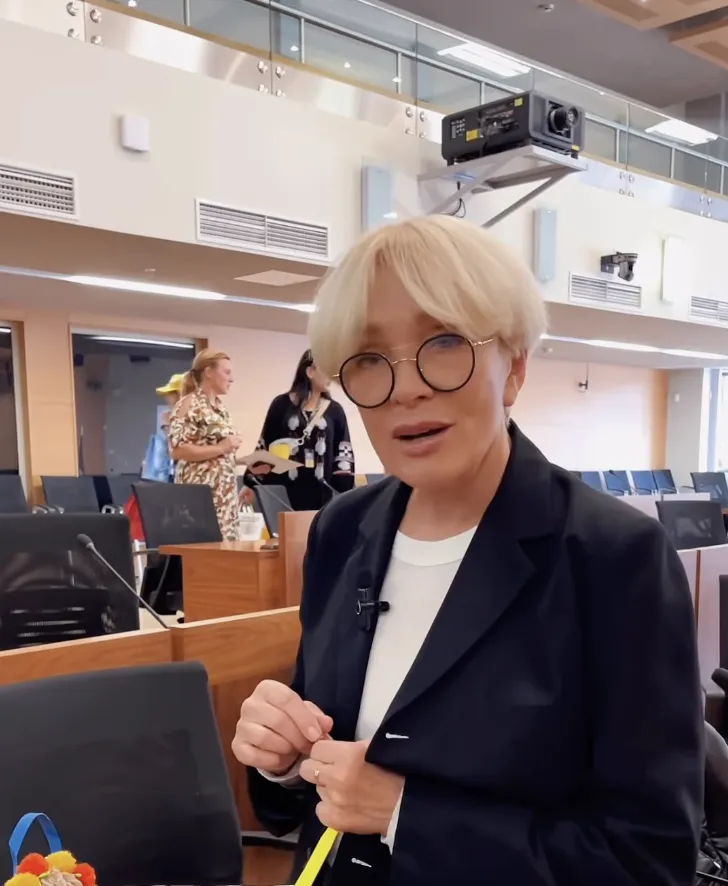 Лайма Вайкуле, яка відкрито підтримує ЗСУ, заспівала українською і довела росіян до істерики