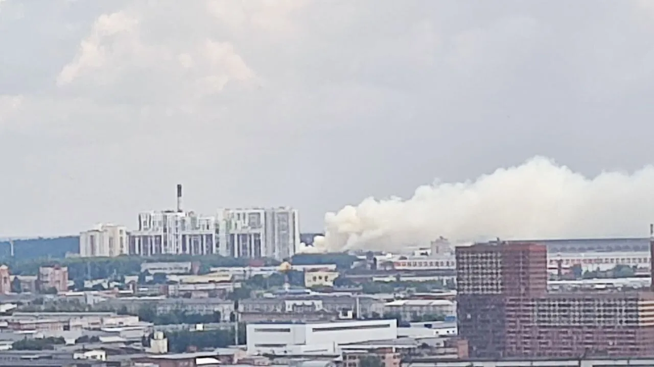 В Екатеринбурге вспыхнул пожар на