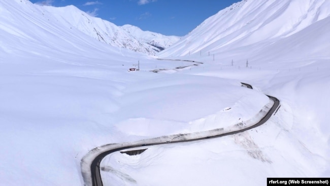 Дорога к грузино-российской границе в зимний период