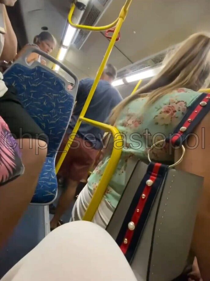 В Севастополе в троллейбусе разразился конфликт из-за гимна России. Видео dqxikeidqxidqeant