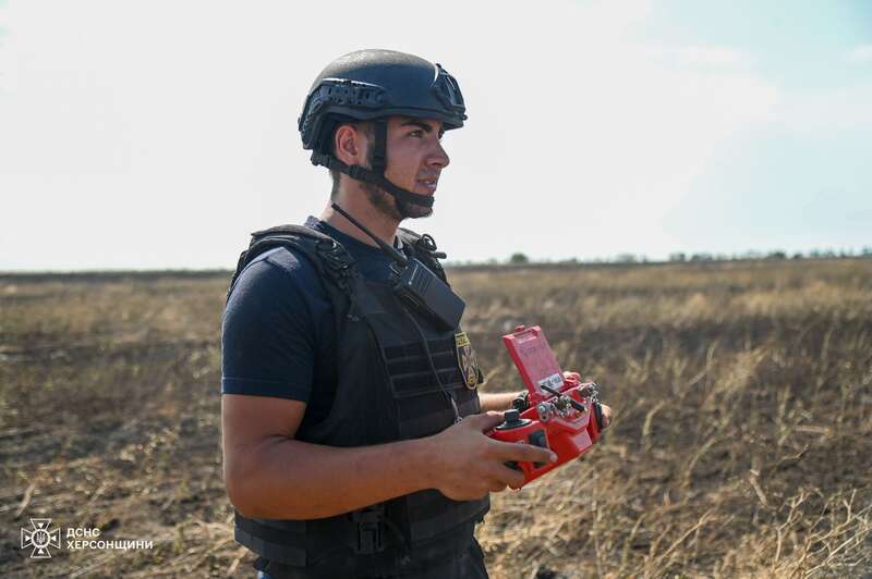 Как происходит разминирование в Херсонской области: в ГСЧС показали работу современной машины MV-4. Фото и видео