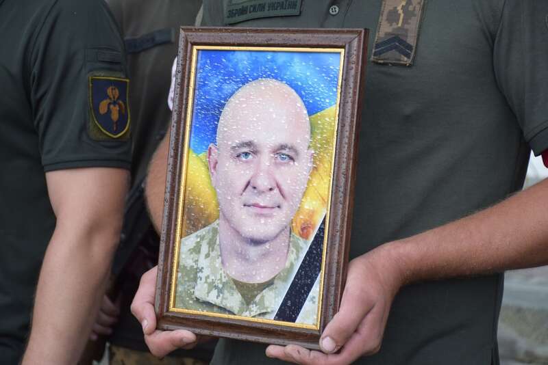 Віддав життя за Україну: на Хмельниччині попрощалися зі стрільцем, який загинув у боях на Запорізькому напрямку. Фото dqxikeidqxidqeant
