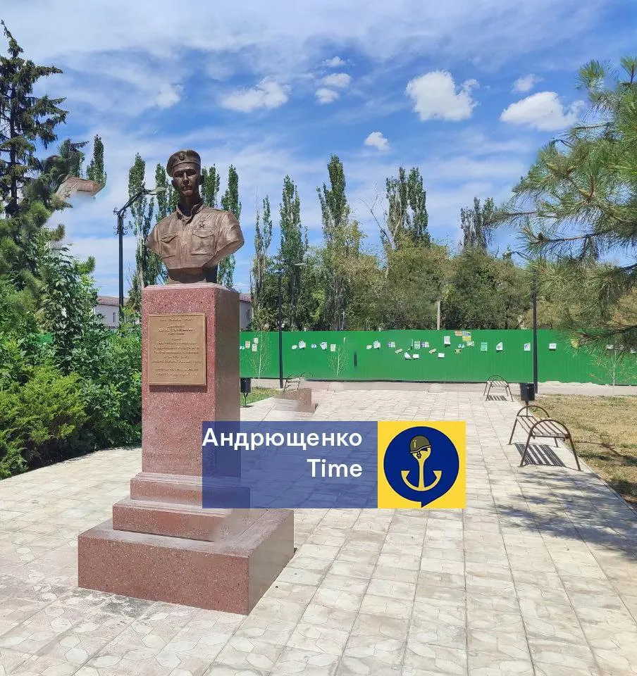 оккупанты в Мариуполе установили памятник убийцы местных жителей. Фото