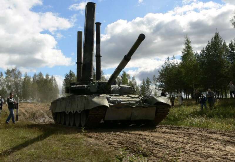 Россия опрокидывает танки Т-90М в Санкт-Петербург: названа причина. Видео