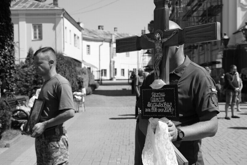 Йому назавжди буде 28: у Луцьку попрощалися з командиром мотопіхотного відділення, який загинув в боях за Україну. Фото  dqxikeidqxidqrant