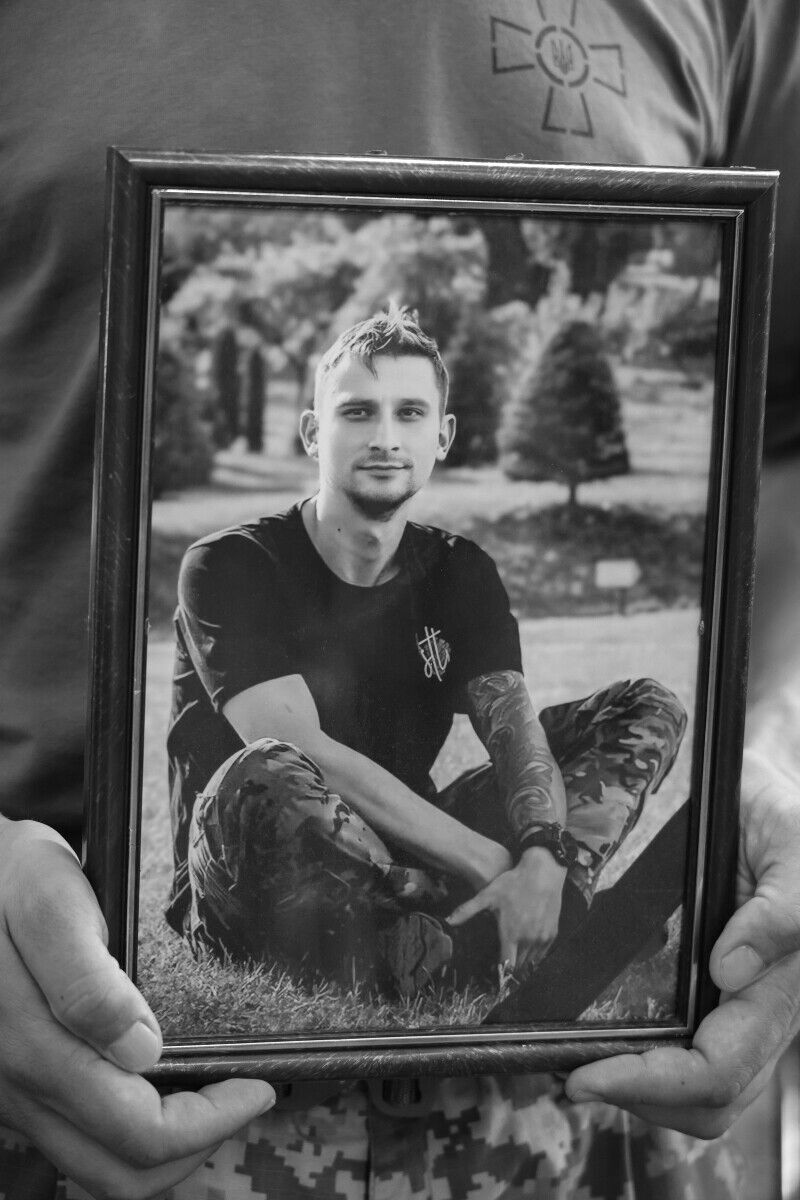 Йому назавжди буде 28: у Луцьку попрощалися з командиром мотопіхотного відділення, який загинув в боях за Україну. Фото