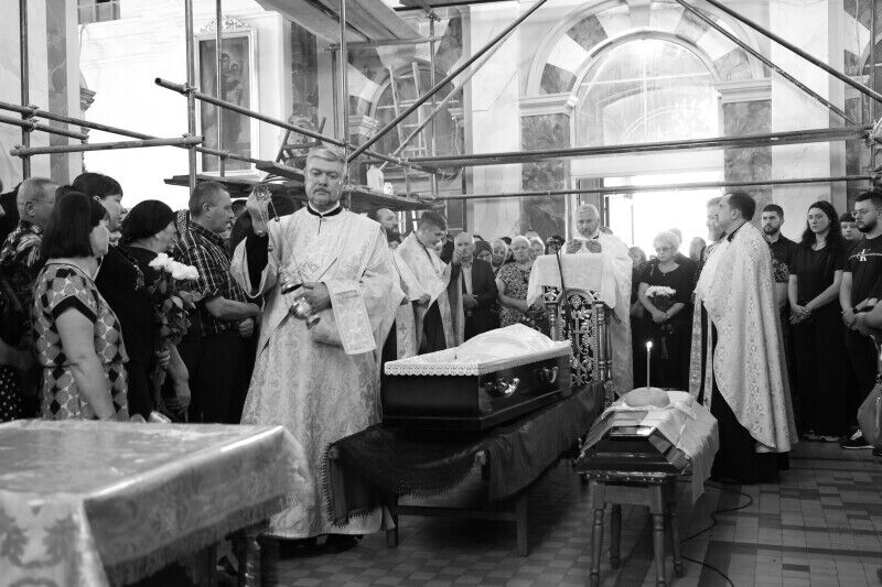 Йому назавжди буде 28: у Луцьку попрощалися з командиром мотопіхотного відділення, який загинув в боях за Україну. Фото