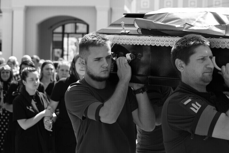 Ему навсегда будет 28: в Луцке попрощались с командиром мотопехотного отделения, погибшим в боях за Украину. Фото