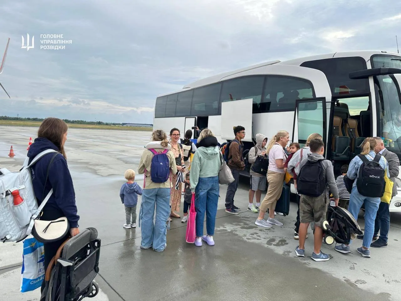 The Main Intelligence Directorate and the Ministry of Foreign Affairs evacuated Ukrainian citizens from Lebanon. Photo and video