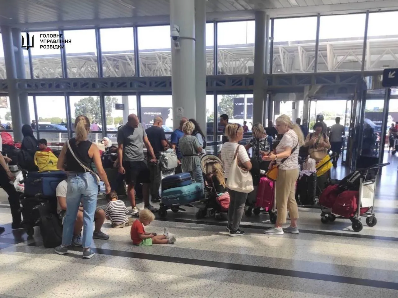 The Main Intelligence Directorate and the Ministry of Foreign Affairs evacuated Ukrainian citizens from Lebanon. Photo and video