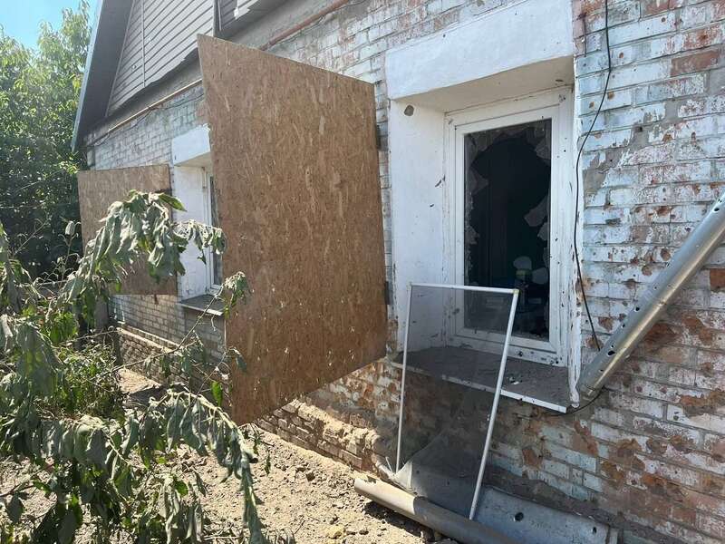 оккупанты били по Никопольщине дронами и артиллерией: повреждена инфраструктура и дома. Фото