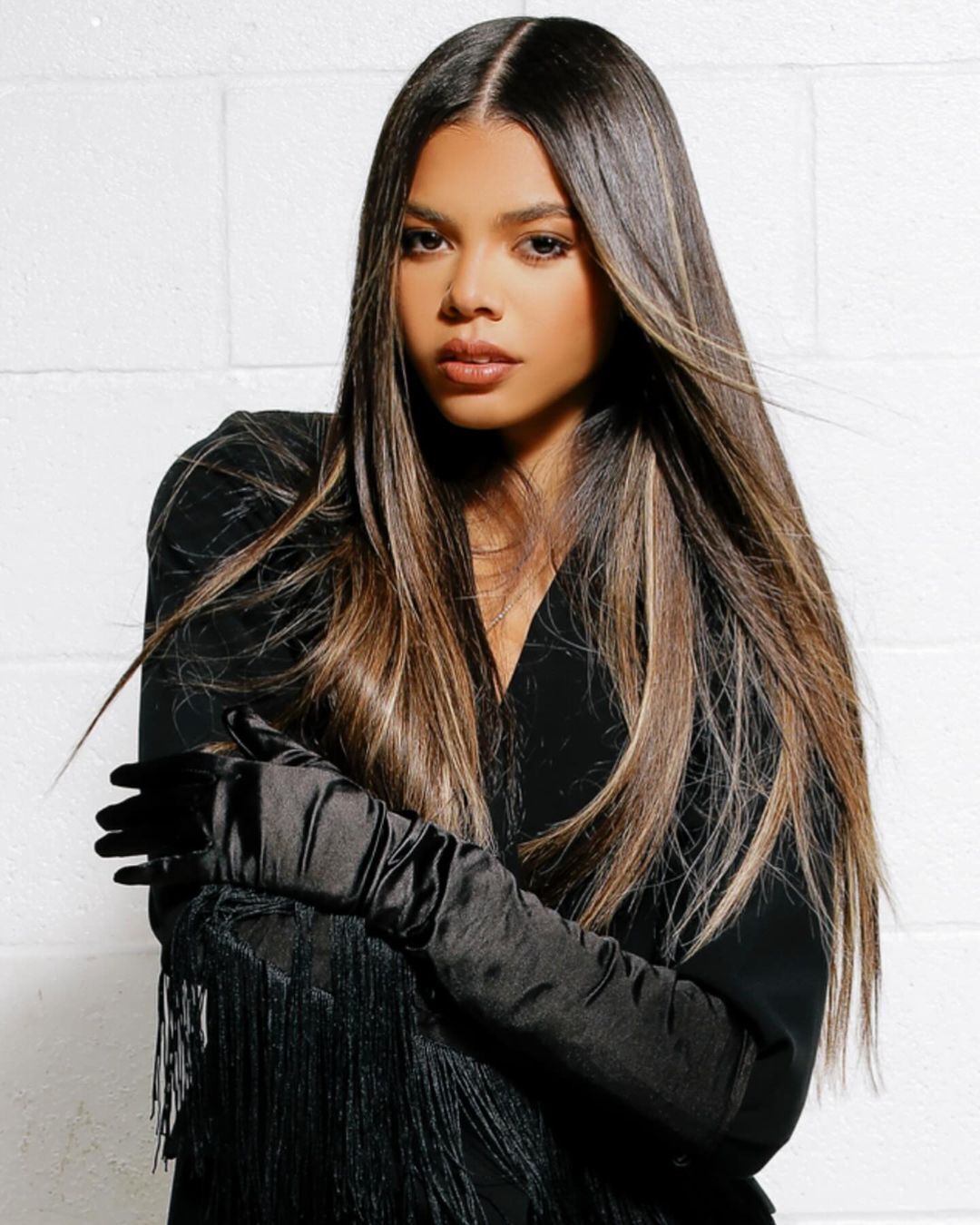 22-летняя офицерка армии стала Мисс США 2024: как выглядит Альма Купер, получившая титул и корону на фоне скандала. Фото