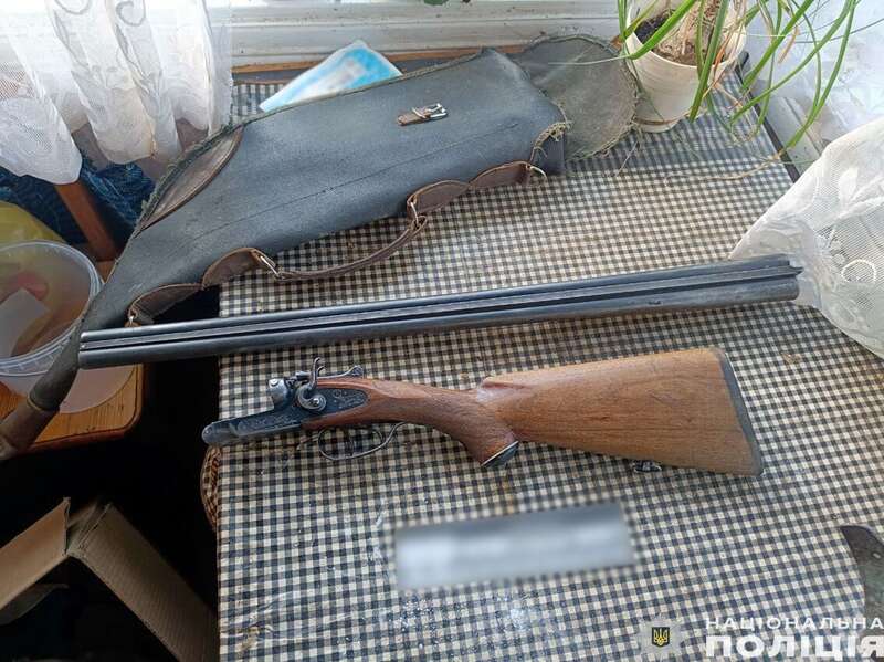 Двічі вистрілив із мисливської рушниці: на Чернігівщині сварка односельців обернулася вбивством. Фото  dqxikeidqxidqrant