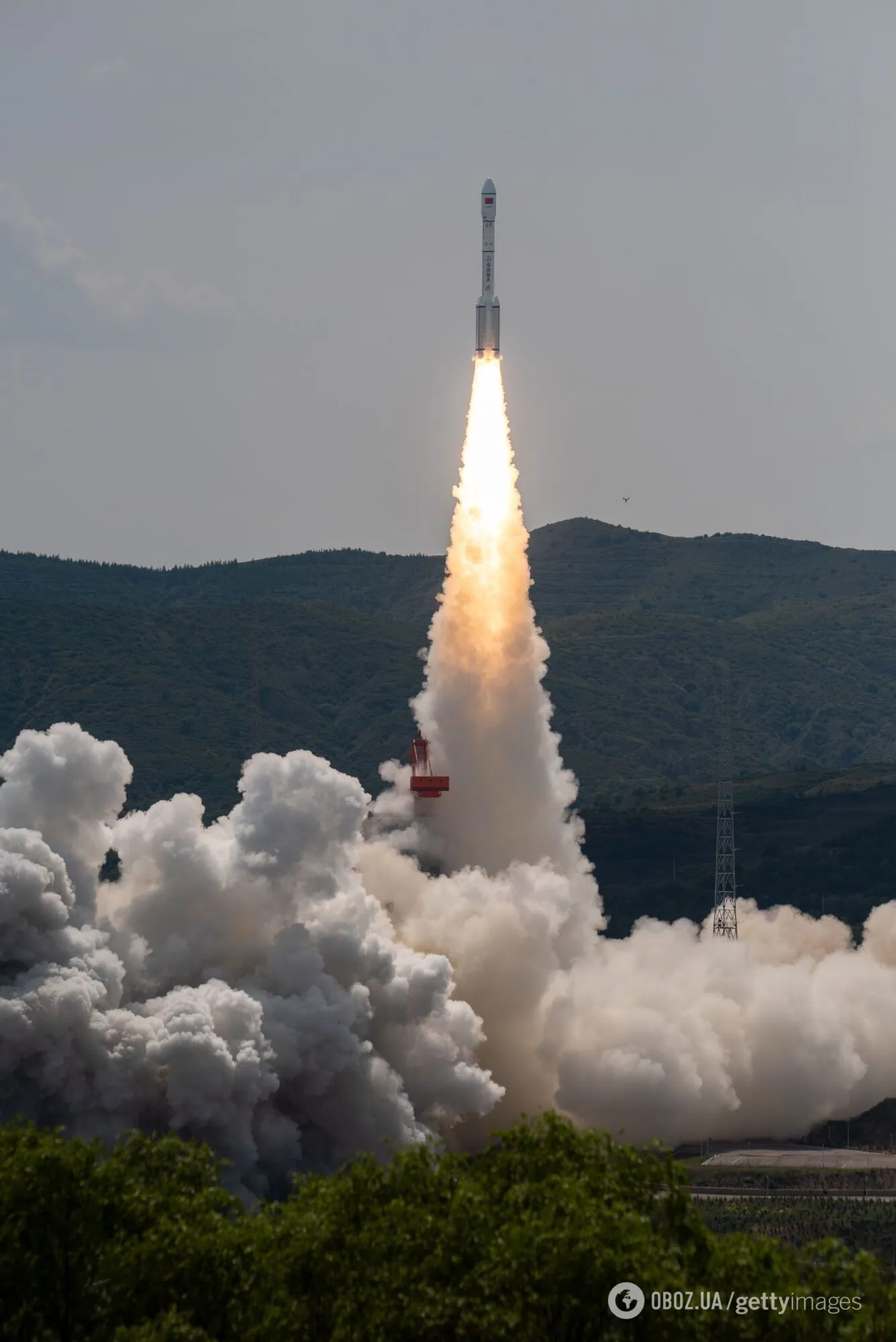 Китай запустив у космос першу партію супутників, які кидають виклик Starlink Ілона Маска: у планах – понад 14 000 до 2030 року