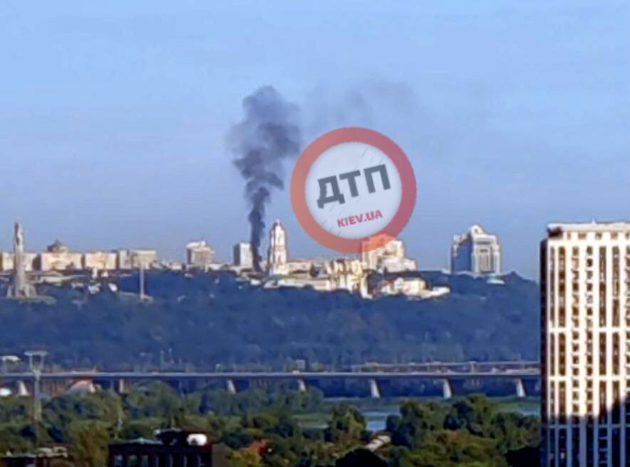 В центре Киева произошел пожар: столб дыма видели в нескольких районах города. Фото и видео dqxikeidqxidqeant