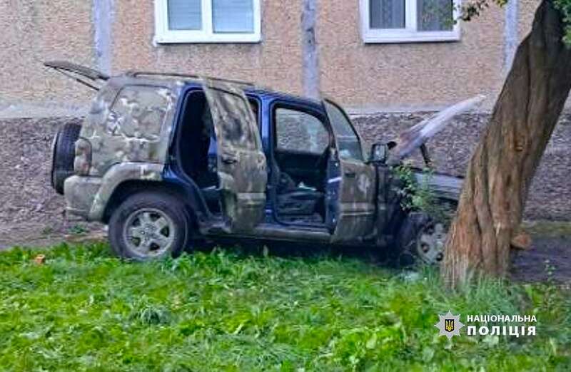 поджигали внедорожники военнослужащих: полицейские и сбу задержали двух молодых людей