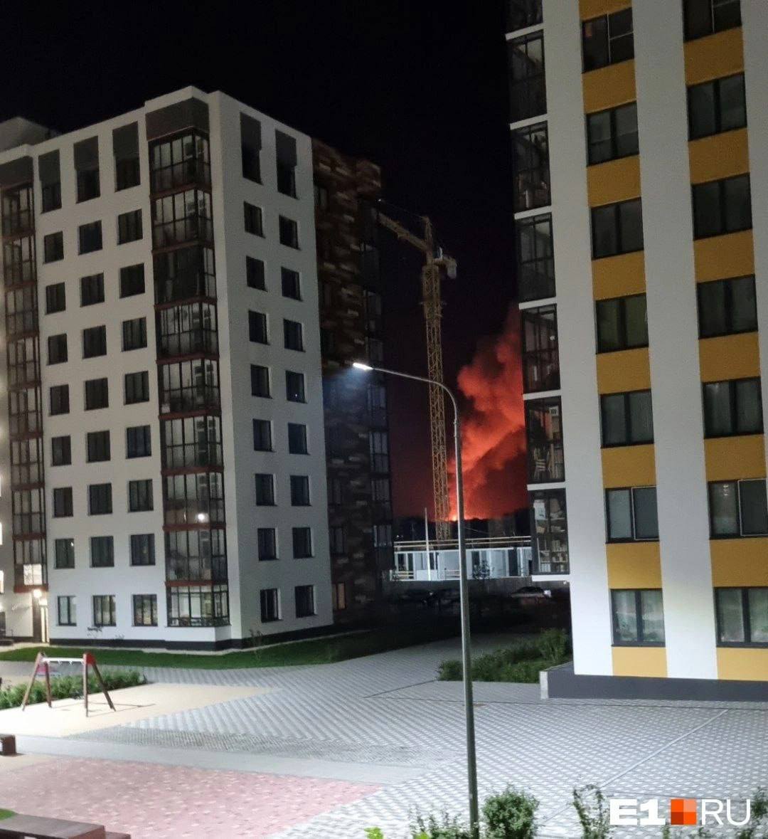 Єкатеринбург у вогні: в російському місті пролунала серія вибухів. Фото