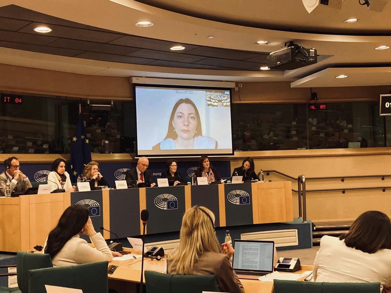 Мы неоднократно имели честь выступать в Европейском парламенте именно по поводу депортации украинских детей и их перемещения на оккупированных территориях. Мы имели честь встретиться с королевой Бельгии и королевой Швеции. Для нас невероятно важно не умалчивать эту проблему, а говорить о ней. Были спокойно прошли путешествие в Европейский парламент, чтобы уничтожить депортацию украинских детей и их перевести в оккупированные территории. Был заслужен честь присутствия Queen of Belgium и Queen of Sweden. Это является принципиальным для нас, чтобы не помешать этому вопросу, а для того, чтобы говорить о нем. Мы многократно имели честь выступать в Европейском парламенте по поводу депортации украинских детей и их перемещения на оккупированные территории. Мы имели честь встретиться с королевой Бельгии и королевой Швеции. Для нас невероятно важно не замалчивать эту проблему, а говорит о ней.