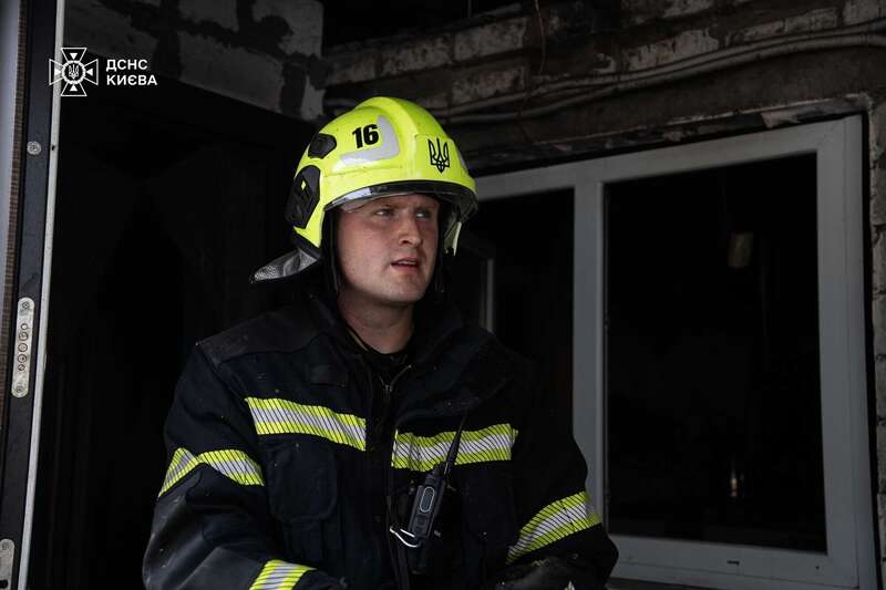 В Киеве произошел масштабный пожар в частном доме, пострадавший. Подробности и фото