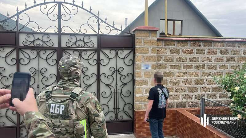 Допомогли перетнути кордон: ДБР затримало спільників нардепа-утікача Дмитрука. Фото і відео dqxikeidqxidqrant