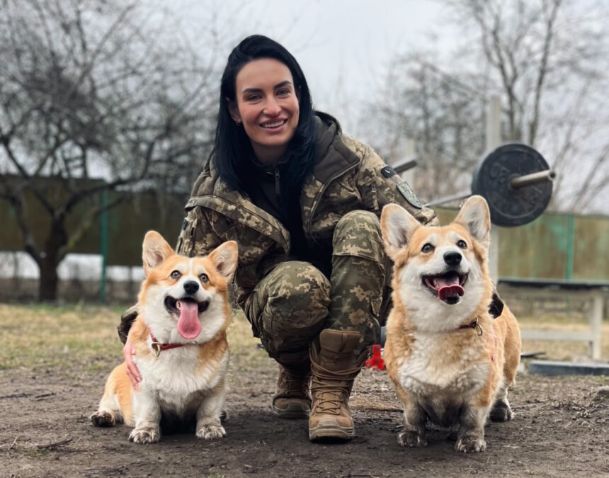 Ольга Бігарь і коргі Ольга Бігарь і коргі