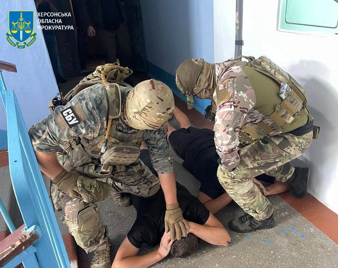 На півдні Україні викрили групу осіб, які на замовлення РФ підпалювали автівки військових. Фото і відео dqxikeidqxidqrant